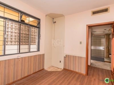 Casa à venda com 307m², 4 quartos, 2 suítes, 3 vagas no bairro Higienópolis em Porto Alegre - Foto 29