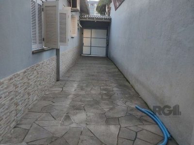 Casa à venda com 243m², 4 quartos, 1 suíte, 2 vagas no bairro São João em Porto Alegre - Foto 3