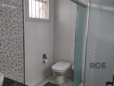 Casa à venda com 243m², 4 quartos, 1 suíte, 2 vagas no bairro São João em Porto Alegre - Foto 15