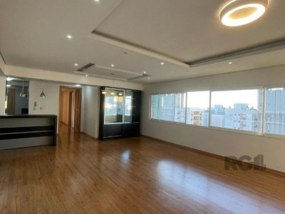 Apartamento à venda com 120m², 3 quartos, 1 suíte, 2 vagas no bairro Passo d'Areia em Porto Alegre - Foto 7