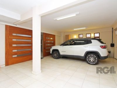 Casa à venda com 465m², 3 quartos, 5 vagas no bairro Rio Branco em Porto Alegre - Foto 5