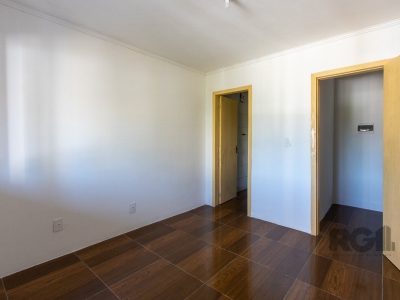 Casa à venda com 100m², 3 quartos, 1 suíte, 4 vagas no bairro Tristeza em Porto Alegre - Foto 12