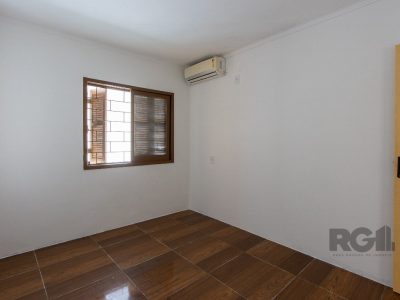 Casa à venda com 100m², 3 quartos, 1 suíte, 4 vagas no bairro Tristeza em Porto Alegre - Foto 17