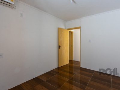 Casa à venda com 100m², 3 quartos, 1 suíte, 4 vagas no bairro Tristeza em Porto Alegre - Foto 18