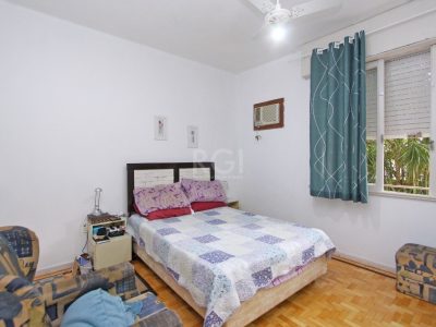 Casa à venda com 270m², 3 quartos, 2 suítes, 5 vagas no bairro Glória em Porto Alegre - Foto 11