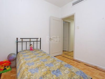 Casa à venda com 270m², 3 quartos, 2 suítes, 5 vagas no bairro Glória em Porto Alegre - Foto 16