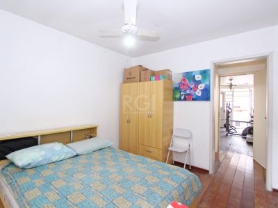 Casa à venda com 270m², 3 quartos, 2 suítes, 5 vagas no bairro Glória em Porto Alegre - Foto 20