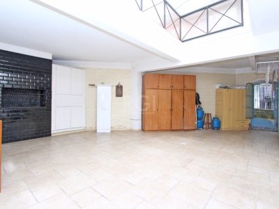 Casa à venda com 270m², 3 quartos, 2 suítes, 5 vagas no bairro Glória em Porto Alegre - Foto 26