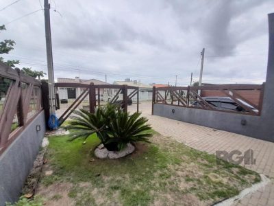 Casa à venda com 75m², 2 quartos, 1 suíte, 4 vagas no bairro Zona Norte em Capão da Canoa - Foto 3