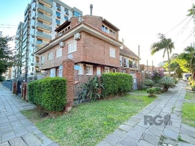 Casa à venda com 229m², 3 quartos, 2 vagas no bairro Tristeza em Porto Alegre - Foto 2