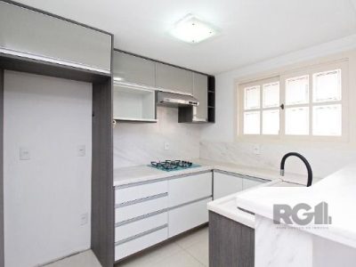 Casa à venda com 229m², 3 quartos, 2 vagas no bairro Tristeza em Porto Alegre - Foto 9