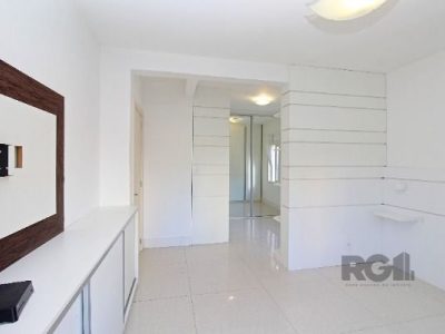 Casa à venda com 229m², 3 quartos, 2 vagas no bairro Tristeza em Porto Alegre - Foto 16