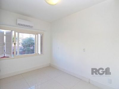 Casa à venda com 229m², 3 quartos, 2 vagas no bairro Tristeza em Porto Alegre - Foto 22