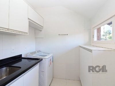 Casa à venda com 229m², 3 quartos, 2 vagas no bairro Tristeza em Porto Alegre - Foto 26