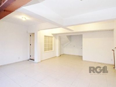 Casa à venda com 229m², 3 quartos, 2 vagas no bairro Tristeza em Porto Alegre - Foto 35