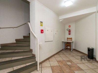 Apartamento à venda com 55m², 2 quartos, 1 vaga no bairro Farroupilha em Porto Alegre - Foto 3