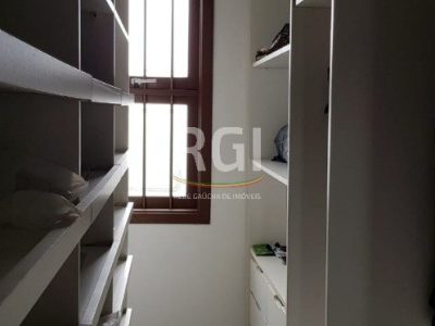 Casa à venda com 300m², 4 quartos, 2 suítes, 4 vagas no bairro Medianeira em Porto Alegre - Foto 11