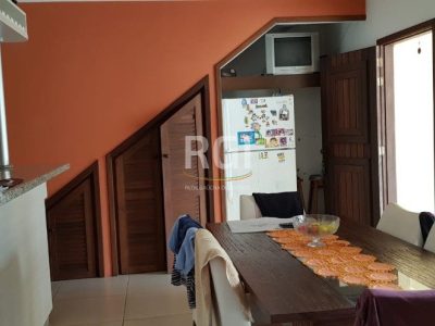 Casa à venda com 300m², 4 quartos, 2 suítes, 4 vagas no bairro Medianeira em Porto Alegre - Foto 3