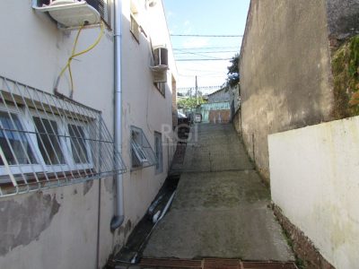 Casa à venda com 180m², 3 quartos, 2 vagas no bairro Jardim Carvalho em Porto Alegre - Foto 4