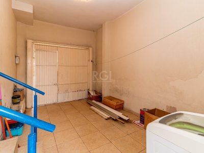 Casa à venda com 116m², 2 quartos, 1 suíte, 3 vagas no bairro Vila Ipiranga em Porto Alegre - Foto 10