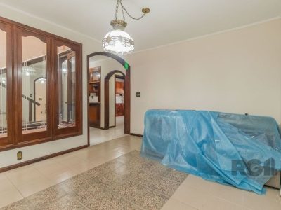 Casa à venda com 287m², 5 quartos, 1 suíte, 4 vagas no bairro Jardim Itu em Porto Alegre - Foto 5