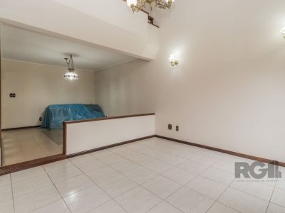 Casa à venda com 287m², 5 quartos, 1 suíte, 4 vagas no bairro Jardim Itu em Porto Alegre - Foto 4