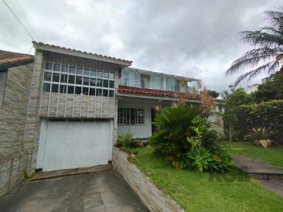 Casa à venda com 325m², 6 quartos, 2 suítes, 3 vagas no bairro Ipanema em Porto Alegre - Foto 2