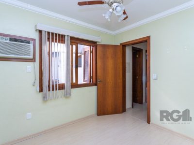 Casa à venda com 105m², 3 quartos, 1 suíte, 1 vaga no bairro Cristal em Porto Alegre - Foto 32