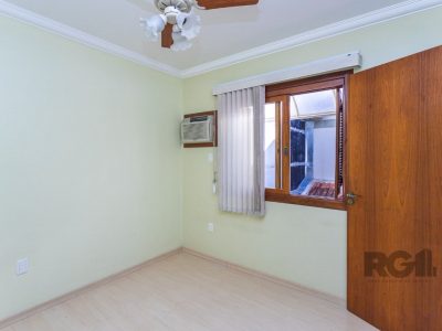 Casa à venda com 105m², 3 quartos, 1 suíte, 1 vaga no bairro Cristal em Porto Alegre - Foto 33