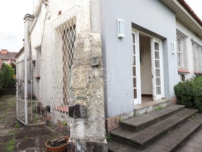 Casa à venda com 199m², 4 quartos, 1 suíte, 2 vagas no bairro Petrópolis em Porto Alegre - Foto 4