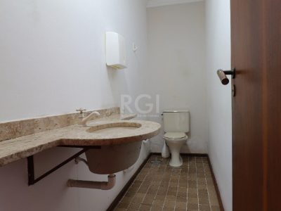 Casa à venda com 199m², 4 quartos, 1 suíte, 2 vagas no bairro Petrópolis em Porto Alegre - Foto 9