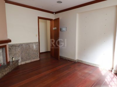 Casa à venda com 199m², 4 quartos, 1 suíte, 2 vagas no bairro Petrópolis em Porto Alegre - Foto 19