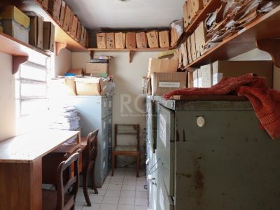 Casa à venda com 199m², 4 quartos, 1 suíte, 2 vagas no bairro Petrópolis em Porto Alegre - Foto 24