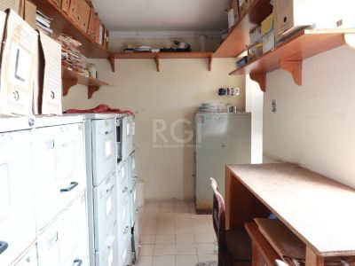 Casa à venda com 199m², 4 quartos, 1 suíte, 2 vagas no bairro Petrópolis em Porto Alegre - Foto 25