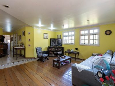 Casa à venda com 320m², 5 quartos, 2 suítes, 3 vagas no bairro Tristeza em Porto Alegre - Foto 5