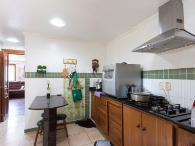 Casa à venda com 320m², 5 quartos, 2 suítes, 3 vagas no bairro Tristeza em Porto Alegre - Foto 10