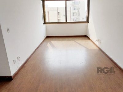 Apartamento à venda com 65m², 2 quartos, 1 suíte, 1 vaga no bairro Cidade Baixa em Porto Alegre - Foto 2