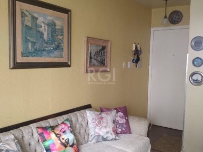 Apartamento à venda com 77m², 3 quartos, 1 vaga no bairro Medianeira em Porto Alegre - Foto 3