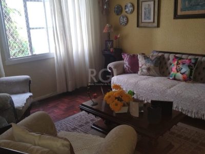 Apartamento à venda com 77m², 3 quartos, 1 vaga no bairro Medianeira em Porto Alegre - Foto 2