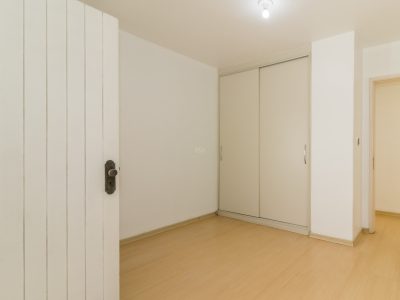 Casa à venda com 250m², 4 quartos, 1 suíte, 3 vagas no bairro Menino Deus em Porto Alegre - Foto 34