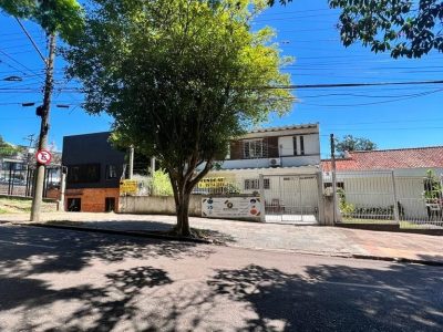 Casa à venda com 130m², 4 quartos, 3 vagas no bairro Três Figueiras em Porto Alegre - Foto 4