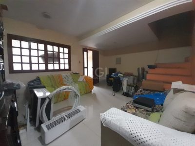 Casa à venda com 224m², 3 quartos, 1 suíte, 3 vagas no bairro Ipanema em Porto Alegre - Foto 3