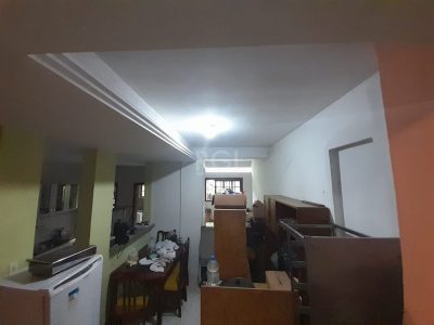 Casa à venda com 224m², 3 quartos, 1 suíte, 3 vagas no bairro Ipanema em Porto Alegre - Foto 4