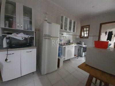 Casa à venda com 224m², 3 quartos, 1 suíte, 3 vagas no bairro Ipanema em Porto Alegre - Foto 7