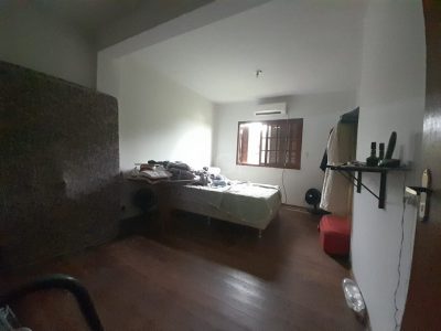 Casa à venda com 224m², 3 quartos, 1 suíte, 3 vagas no bairro Ipanema em Porto Alegre - Foto 11