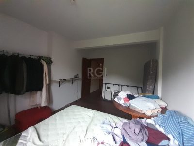 Casa à venda com 224m², 3 quartos, 1 suíte, 3 vagas no bairro Ipanema em Porto Alegre - Foto 12