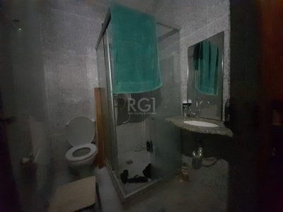 Casa à venda com 224m², 3 quartos, 1 suíte, 3 vagas no bairro Ipanema em Porto Alegre - Foto 14