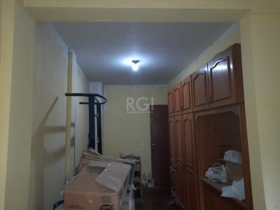 Casa à venda com 224m², 3 quartos, 1 suíte, 3 vagas no bairro Ipanema em Porto Alegre - Foto 15