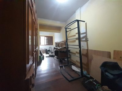 Casa à venda com 224m², 3 quartos, 1 suíte, 3 vagas no bairro Ipanema em Porto Alegre - Foto 16