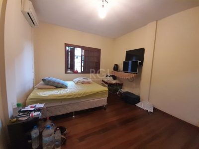 Casa à venda com 224m², 3 quartos, 1 suíte, 3 vagas no bairro Ipanema em Porto Alegre - Foto 20